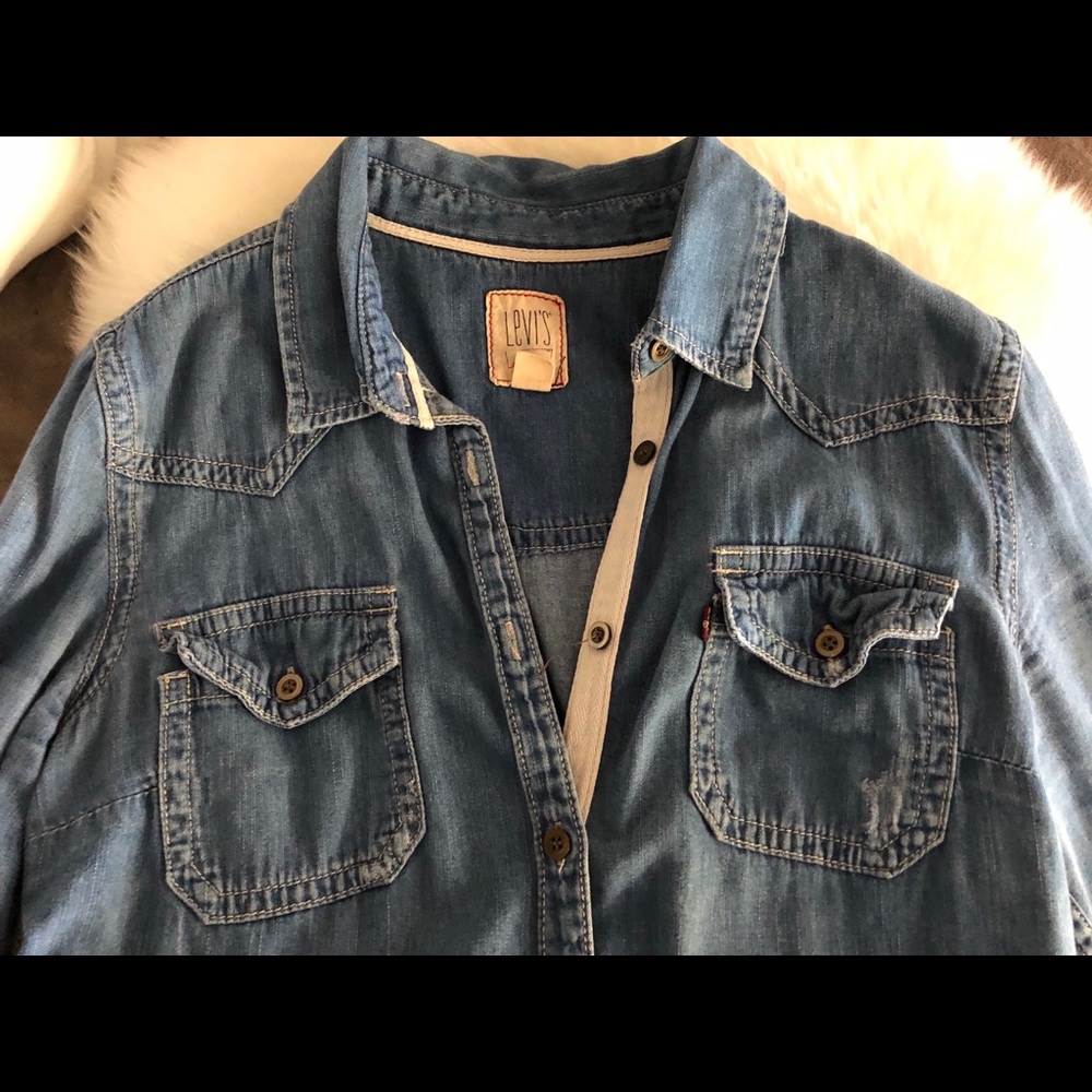 🌺SOLD!!!!Levi’s Button up Shirt 🌺 - Picture 2 of 6